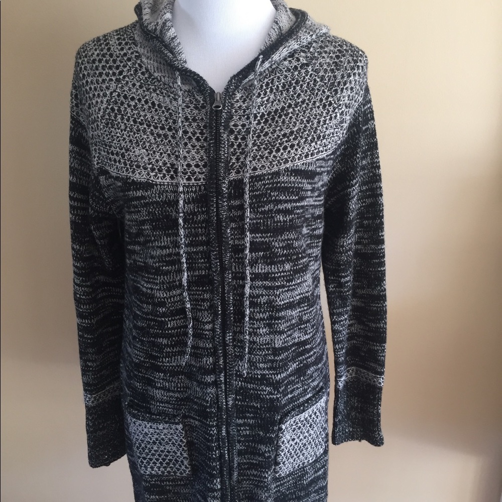 Hooded sweater